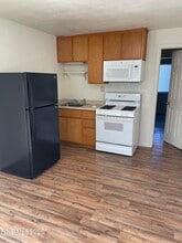 180 Mortensen Ln in Fernley, NV - Foto de edificio - Building Photo