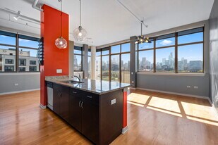 511 W Division St, Unit 807 in Chicago, IL - Building Photo