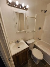 5161 Greenhurst Dr in Maple Heights, OH - Building Photo - Building Photo