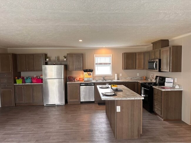 330 Mosswood Ln in Iowa City, IA - Building Photo - Building Photo