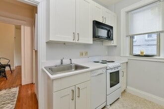 1673 Commonwealth Avenue, Unit 2 in Boston, MA - Building Photo - Building Photo