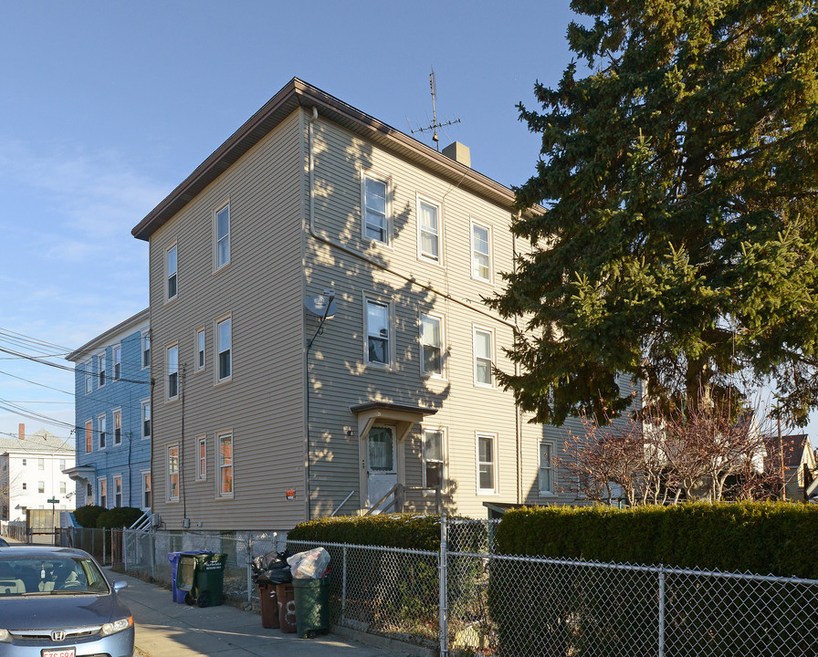 130 Crapo St in New Bedford, MA - Building Photo