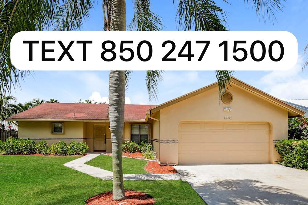 8050 W Country Club Blvd in Boca Raton, FL - Building Photo