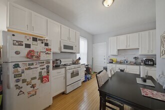 3841 N Bernard St, Unit 2R in Chicago, IL - Foto de edificio - Building Photo