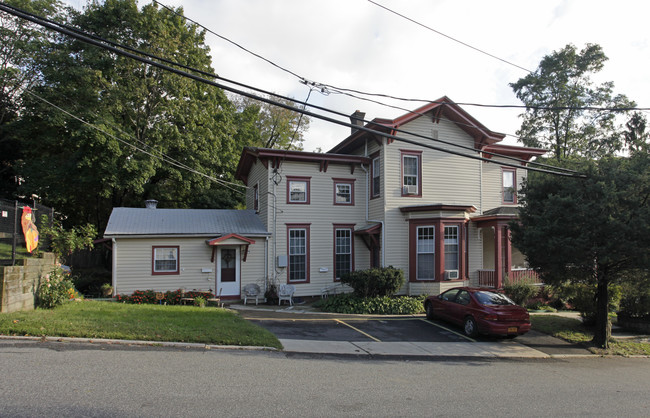 801 Main St in Port Jefferson, NY - Building Photo - Building Photo