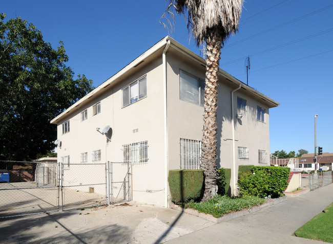 9801 S Broadway in Los Angeles, CA - Building Photo - Building Photo