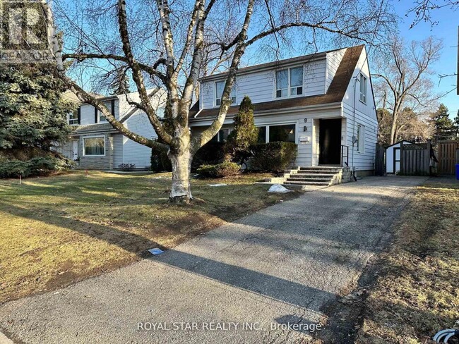 9 Roycrest Ave in Toronto, ON - Building Photo - Building Photo