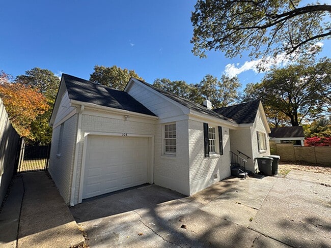 108 N Highland St in Memphis, TN - Foto de edificio - Building Photo