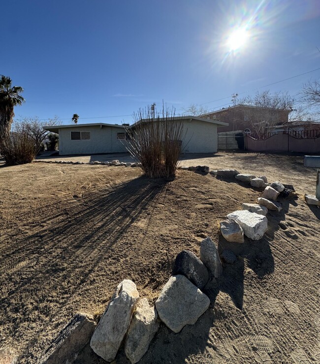 5958 El Reposo St in Joshua Tree, CA - Building Photo - Building Photo