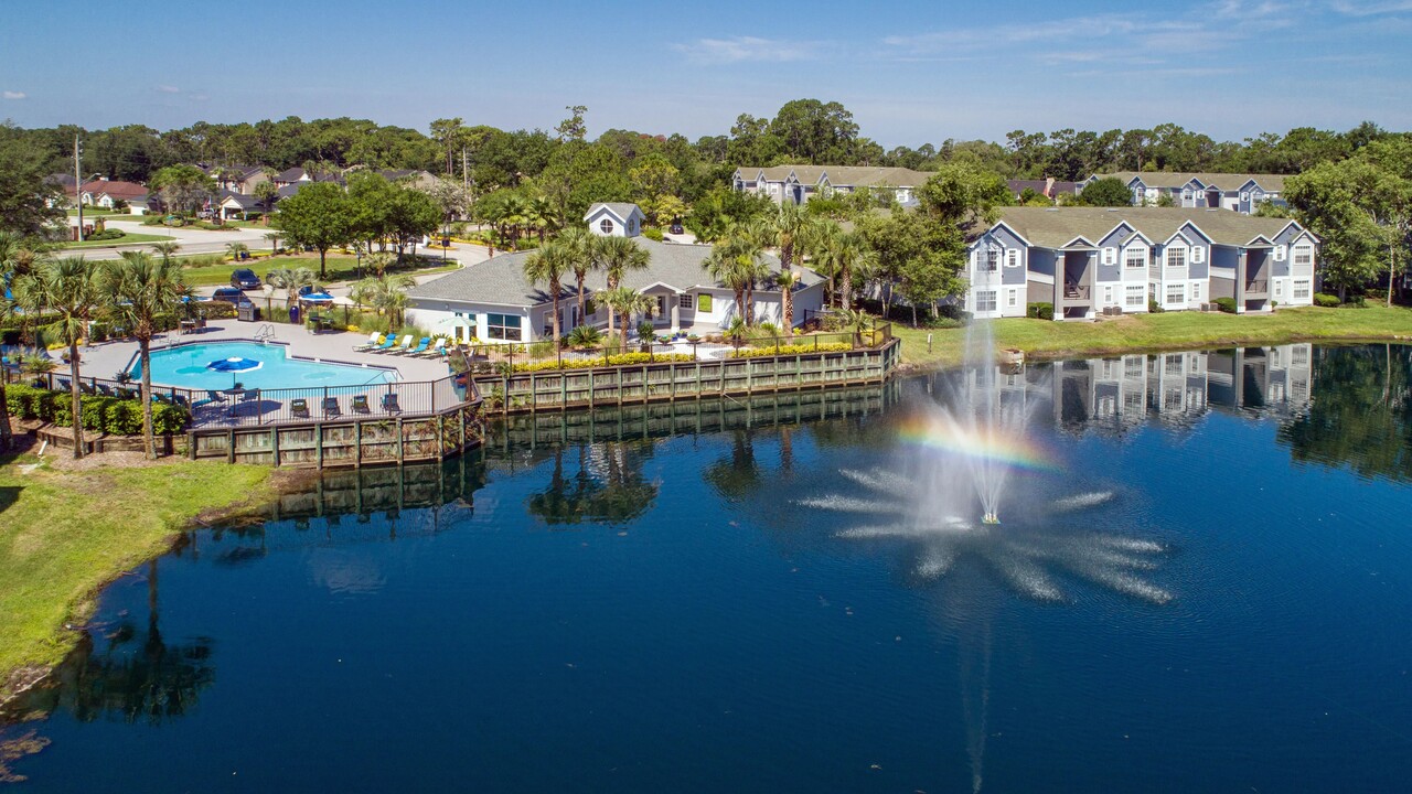 Indigo Isles in Jacksonville, FL - Foto de edificio