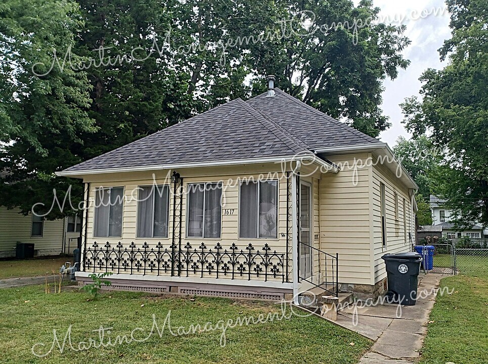 1617 S Barrett Ave in Sedalia, MO - Building Photo