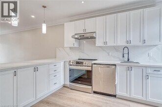 86 Wellington St S in Hamilton, ON - Building Photo - Building Photo