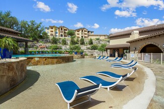 Marquis on Evans in San Antonio, TX - Foto de edificio - Building Photo