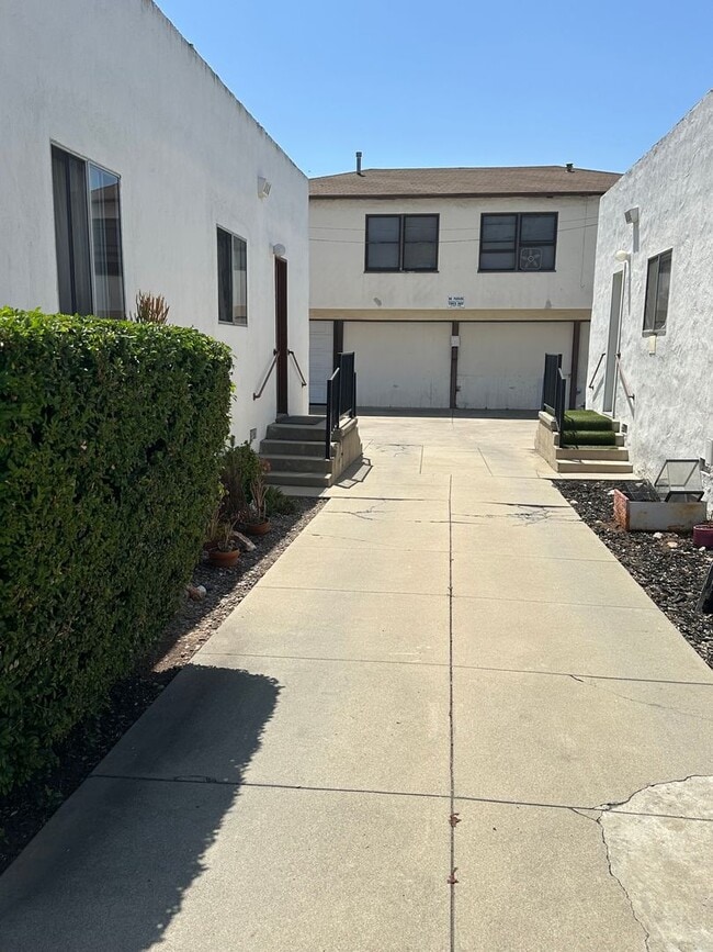 8317.5 University Ave
