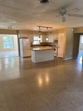 1560 Elizabeth Ln in Clearwater, FL - Building Photo - Building Photo