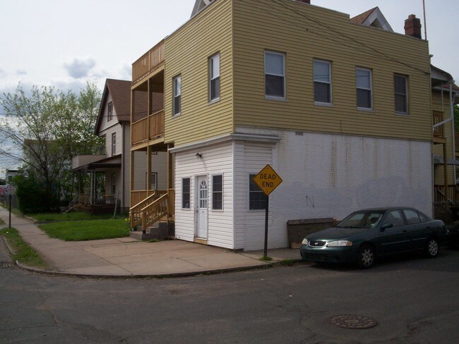58 Dwight St in New Britain, CT - Foto de edificio - Building Photo