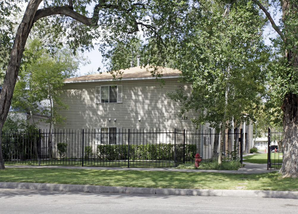 Country Oaks in Salt Lake City, UT - Building Photo