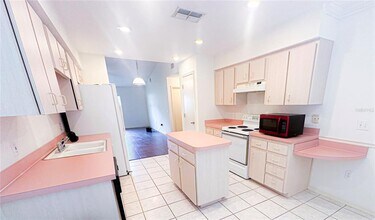 5721 Manchester Dr W in Lakeland, FL - Building Photo - Building Photo