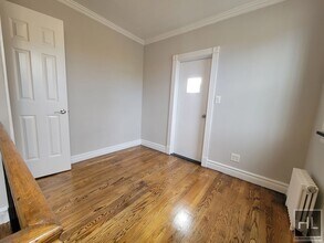 Mott Street, Unit 017 in New York, NY - Building Photo - Building Photo