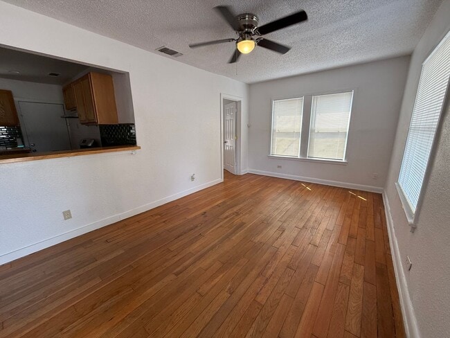 136 Nelson Ave in San Antonio, TX - Building Photo - Building Photo