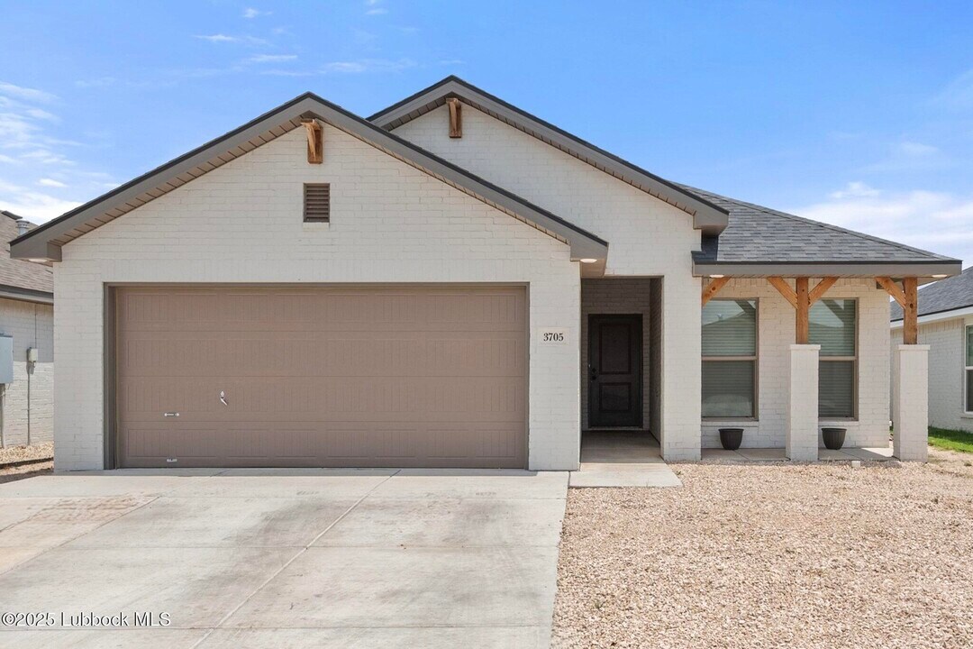 3705 Urbana Ave in Lubbock, TX - Building Photo