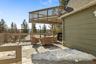 1036 Fawnskin Dr in Fawnskin, CA - Building Photo - Building Photo