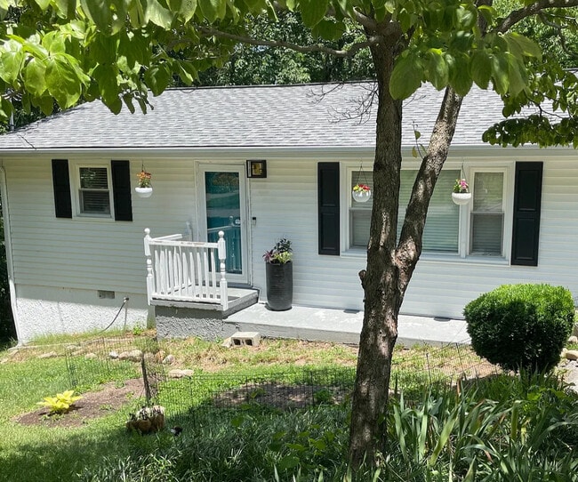 property at 3820 Altamira Dr