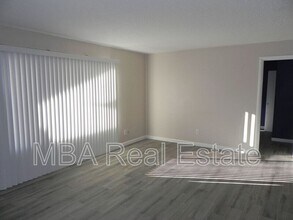 15650 N 19th Ave in Phoenix, AZ - Building Photo - Building Photo