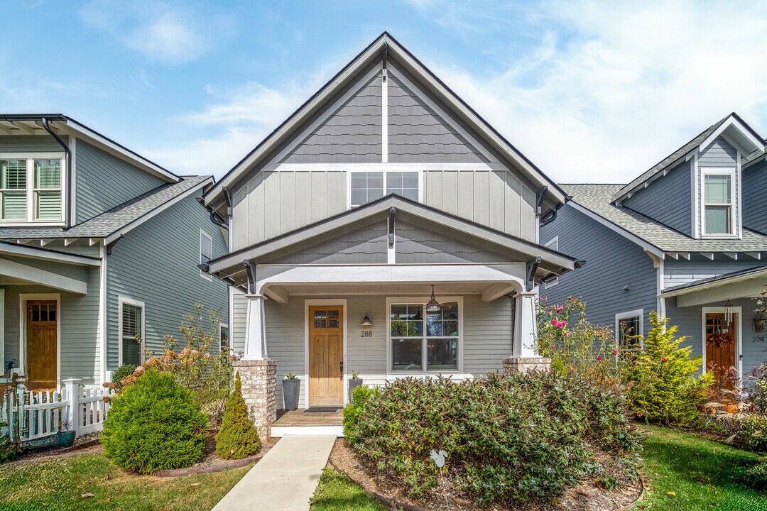 288 W Main St in Brevard, NC - Building Photo