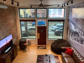 2105 Sarah St, Unit 3 in Pittsburgh, PA - Foto de edificio - Building Photo