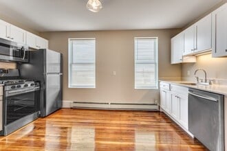 8 Shetland St, Unit 2 in Boston, MA - Building Photo - Building Photo