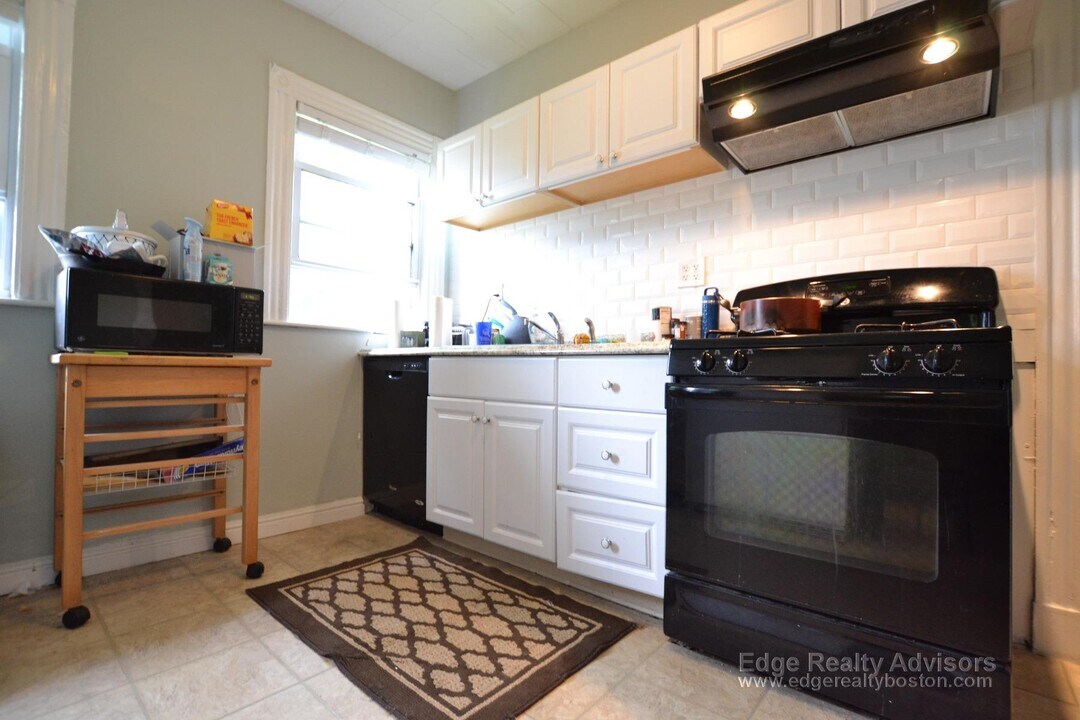 6 Presentation Rd, Unit 2 in Boston, MA - Foto de edificio