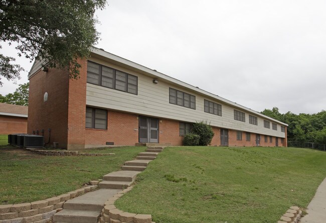 Brackins Village in Dallas, TX - Foto de edificio - Building Photo