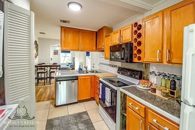 707 Sprucewood Ln in San Antonio, TX - Building Photo - Building Photo