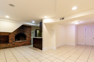 877 W Lill Ave in Chicago, IL - Foto de edificio - Building Photo