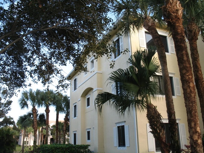 2726 Anzio Ct in Palm Beach Gardens, FL - Foto de edificio - Building Photo