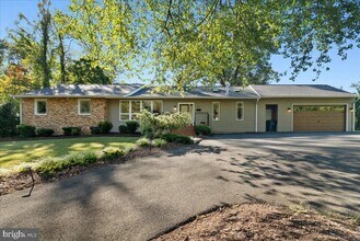 1217 Morningside Ln in Alexandria, VA - Building Photo - Building Photo