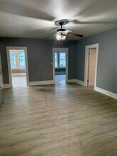 552 S Main St, Unit First floor in Manchester, NH - Foto de edificio - Building Photo