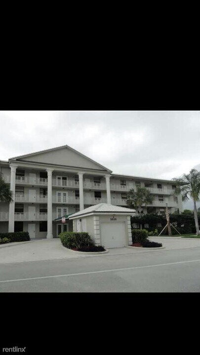 3516 Whitehall Dr in West Palm Beach, FL - Building Photo