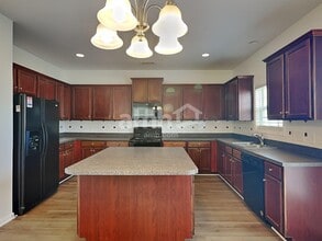 1361 Pondhaven Dr in High Point, NC - Foto de edificio - Building Photo