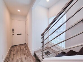 6350 Chevy Chase Dr in Houston, TX - Building Photo - Building Photo