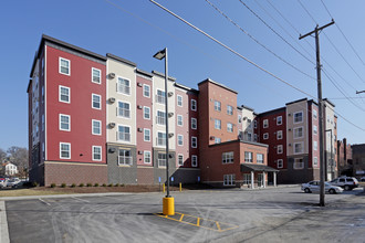 LaFayette Square in Davenport, IA - Building Photo - Building Photo