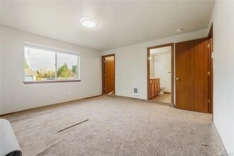 11701 9th Avenue Ct E in Tacoma, WA - Building Photo - Building Photo