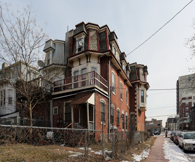 110 S 42nd St in Philadelphia, PA - Building Photo - Building Photo