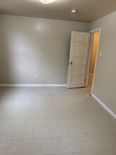 916 Elsinore Pl, Unit 2nd floor apartment in Chester, PA - Building Photo - Building Photo