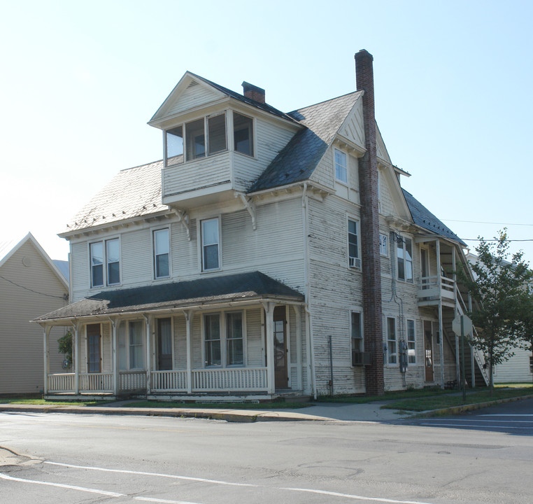 24-28 W Water St in Muncy, PA - Foto de edificio