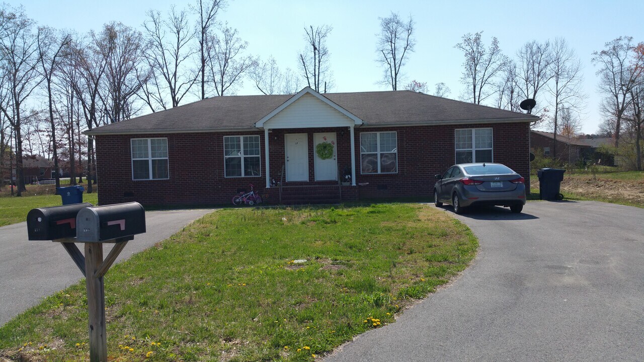117 Dixie Ct in Manchester, TN - Building Photo