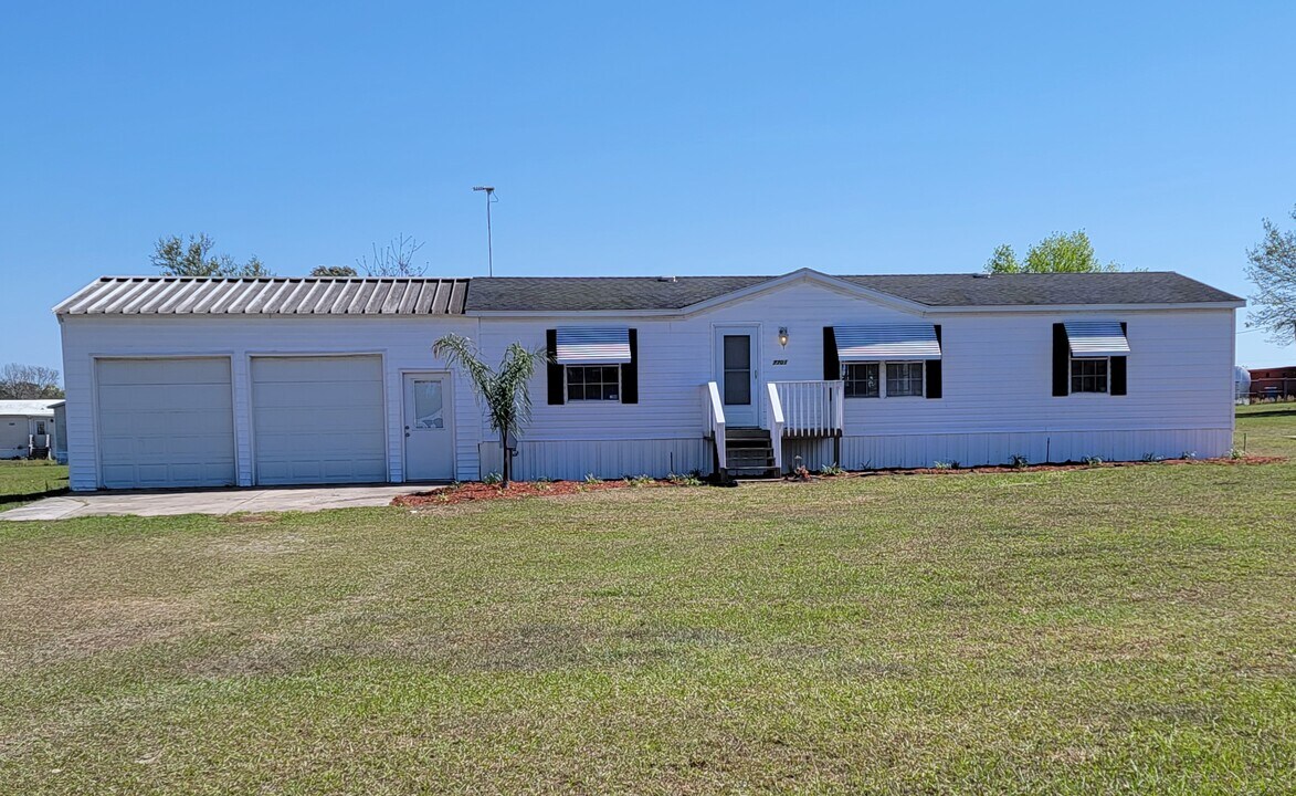 7701 Co Rd 109D in Lady Lake, FL - Building Photo