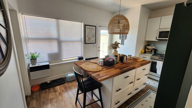 1021 Edith Blvd NE in Albuquerque, NM - Foto de edificio - Building Photo