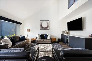 139 Lexington Ln in Costa Mesa, CA - Building Photo